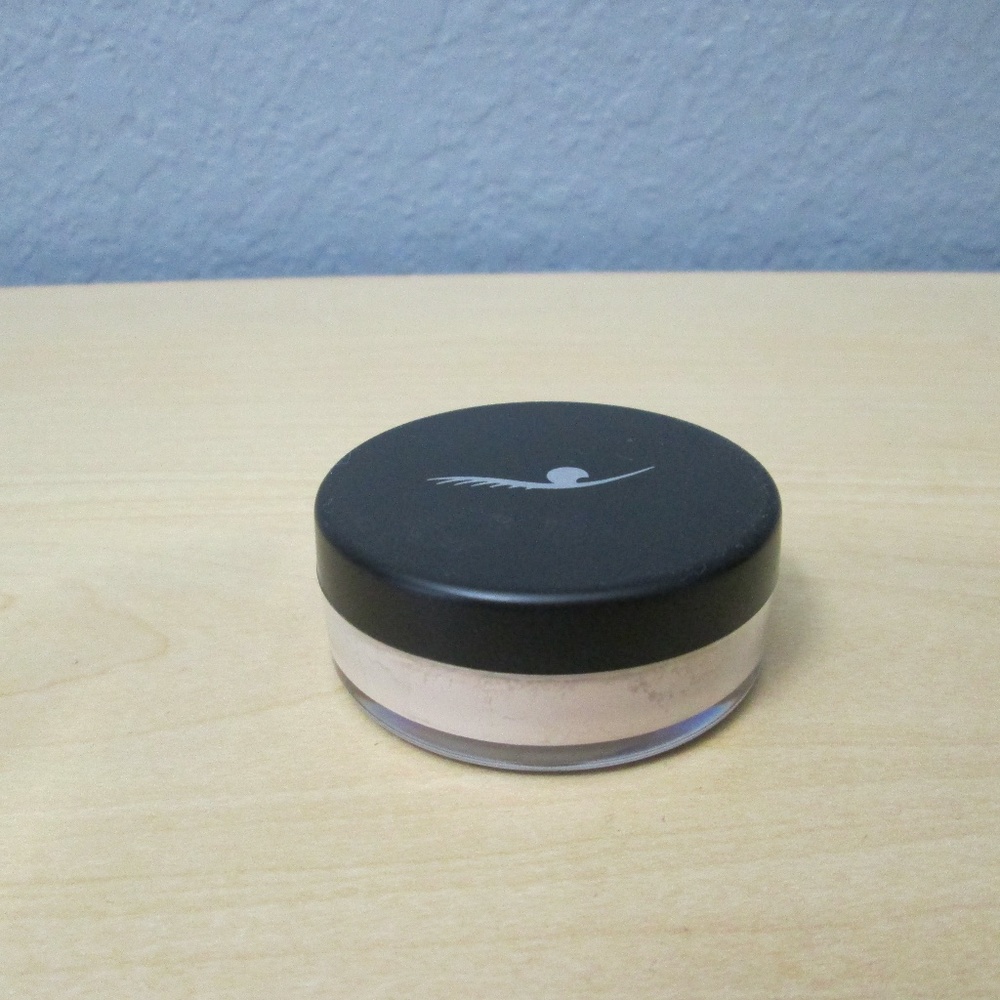 Amazing Cosmetics Loose Powder Foundation NEW